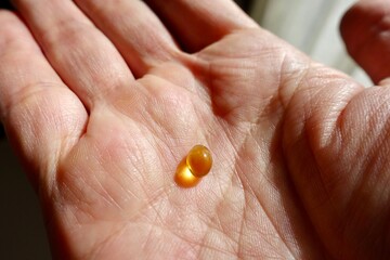 ジェルカプセル〜サプリメント＝オメガ３