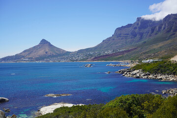 Obraz premium View of coastline of Cape Town, South Africa and Table Mountain, with blue ocean