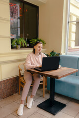 Fototapeta na wymiar Woman working at laptop