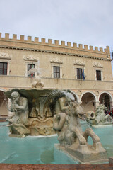 Fontaine baroque à Pesaro, Italie