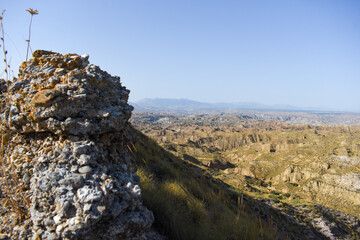 Fototapeta premium Desierto de Gorafe en granada con importantes formaciones geológicas y bonitos paisajes