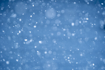降雪　雪が降っているイメージ