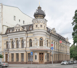 Fototapeta na wymiar Historic building in Rostov-on-Don