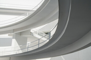 Arquitectura abstracta minimalista blanca