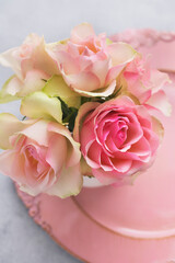 ピンクのバラとキャンドル