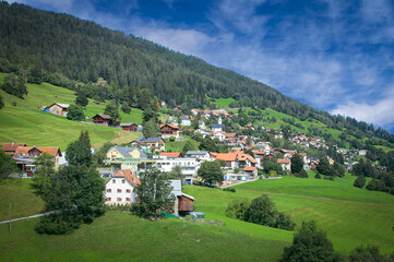 Fototapeta na wymiar Kleines Dorf in der Nähe von Chur