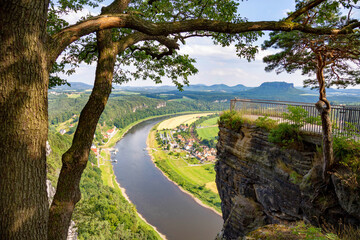 Obraz premium Aussicht auf die Elbe bei Dresden von der Bastei