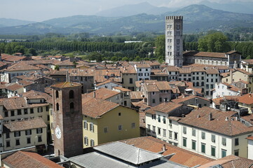 Lucca. Veduta del centro storico dal giardino della torre Guinici