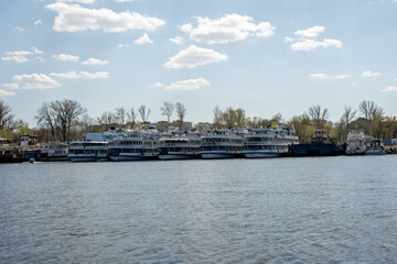 Fototapeta na wymiar ships in the spring on the river in the docks