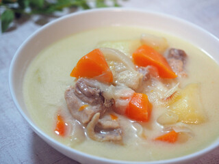 チキンクリームシチュー