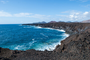 malerische Küstenlinie aus Lavagestein Los Hervideros, Lanzarote, Kanaren, Spanien