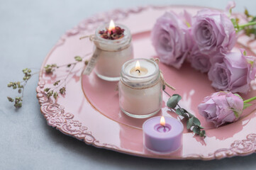 紫のバラとキャンドル