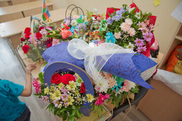 Colorful flowers . Colorful flower baskets . Flowers given to the teacher on the school day are on the student's desk.