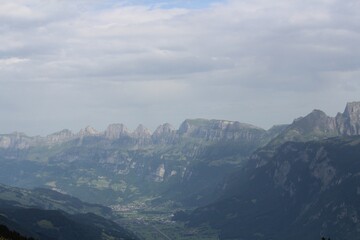 Fototapeta na wymiar Wunderschöne Schweizer Berge 