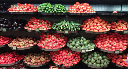 stand légumes dans un hypermarché	