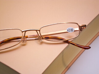 
reading glasses