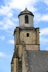 Fototapeta na wymiar Le clocher de l’église Saint-Vincent à Nay dans le Béarn