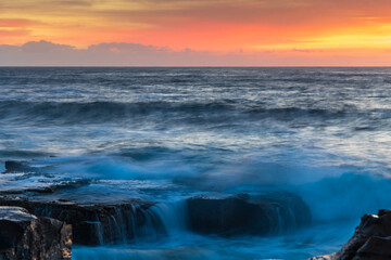 Obraz premium High Cloud Sunrise Seascape from Rock Platform