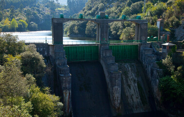 Fototapeta premium Río Nansa, Presa de Palombera, Cantabria