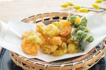 そら豆と海老とタラの芽の天ぷら