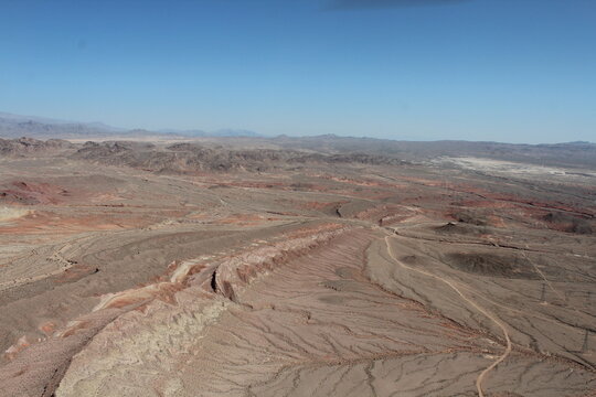 Wüstenbilder mit Gesteinsschichten