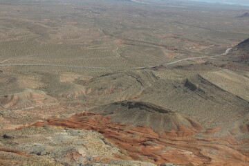 Wüste mit Gesteinsschichten von oben © Martina