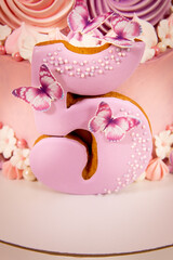 Gingerbread number on the cake