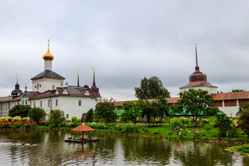 Fototapeta na wymiar Church of St. Nicholas the Wonderworker and garden pond in Tolga convent in Yaroslavl, Russia