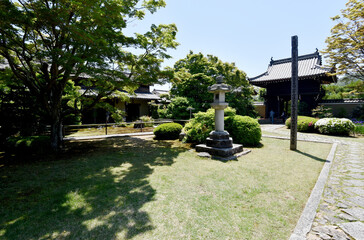 源光庵　境内から山門を見る　京都市鷹峯