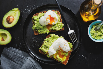 Sandwiches with avocado and egg
