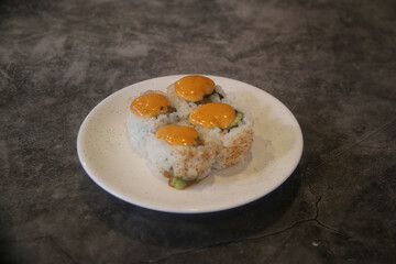 SPICY SALMON ROLL
