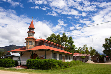 Fototapeta na wymiar Iglesia del distrito de Chontabamba - Oxapampa