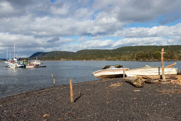 Fototapeta na wymiar abandoned boats on the beach