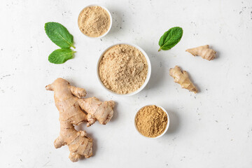 Composition with ginger powder on light background - obrazy, fototapety, plakaty