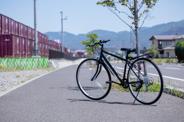 Fototapeta premium 道端に自転車が置いてある 事故 サイクリング