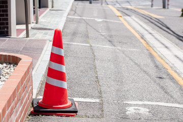カラーコーン赤と白のコーン