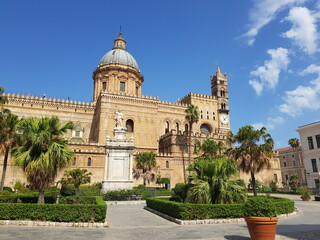 Fototapeta na wymiar the cathedral de mallorca