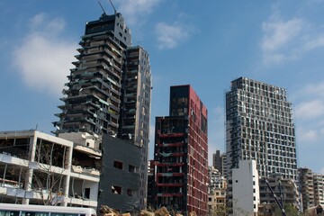 Obraz premium buildings at the modern part of Beirut after a massive explosion in August 2020