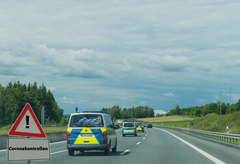 Fototapeta na wymiar Coronakontrollen Polizei Autobahn
