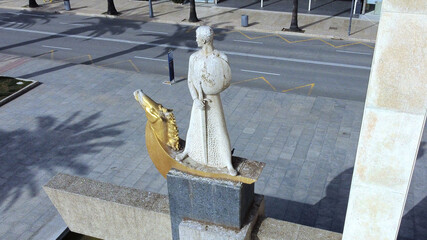 Obraz premium Avinguda Jaume I - Monument Jaume I el Conqueridor - Salou - Costa Daurada - Spain