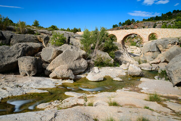 Fototapeta na wymiar Puente de Cananillas sobre el río Bergantes, cerca de la población de Aguaviva, en la provincia de Teruel. Aragón. España. Europa