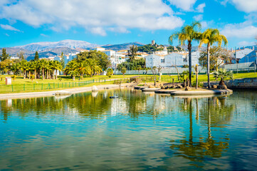 Fototapeta na wymiar Lago artificial en el parque de Maria Zambrano en Vélez-Málaga,bonita ciudad en el sur de España 