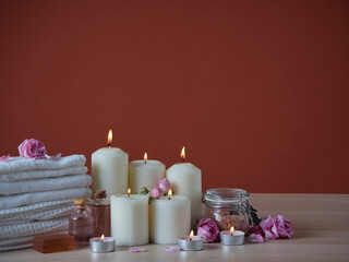 Spa composition with burning aromatic candles