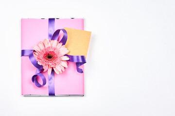 Cute spring gift boxes with daisy flowers. Spring floral background with present boxes