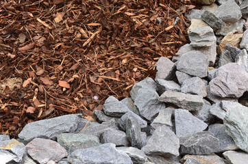 Gartengestaltung mit Gestein und Rindenmulch