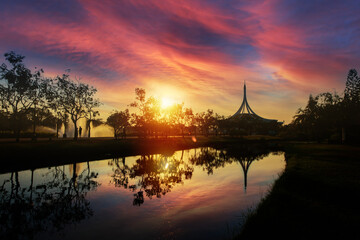 Fototapeta na wymiar silhouette sunset park