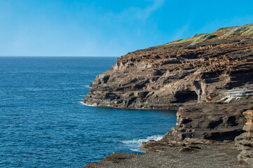 Obraz premium Cliffs and shoreline on the Island of Oahu in Hawaii.