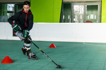 Obraz premium Inline skating, young man skating inline