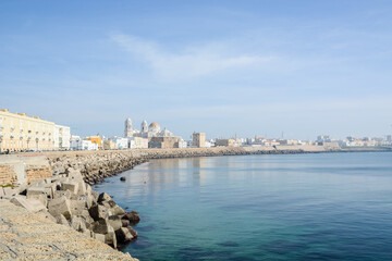 Obraz premium view of the city and sea