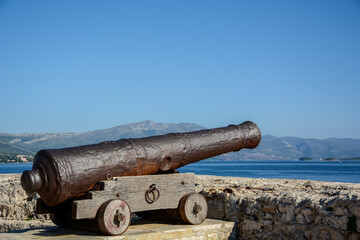 Fototapeta na wymiar cannon on the beach